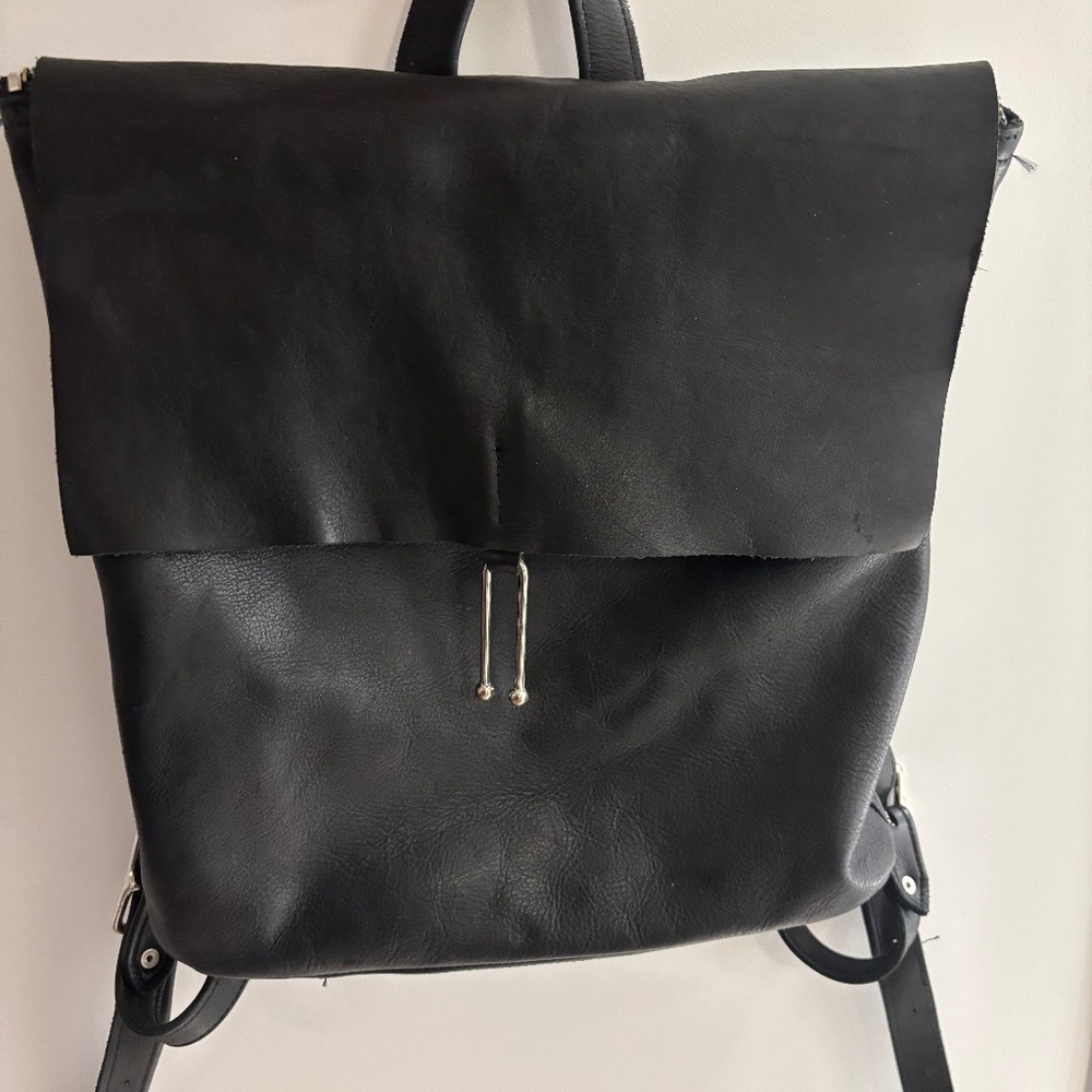 Opelle Creative slim leather backpack